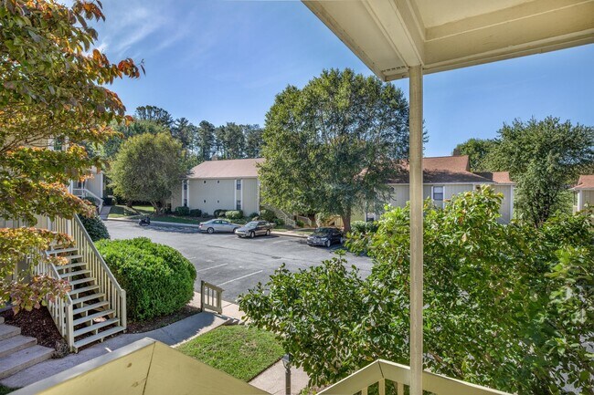 Building Photo - Lovely South Asheville Condo