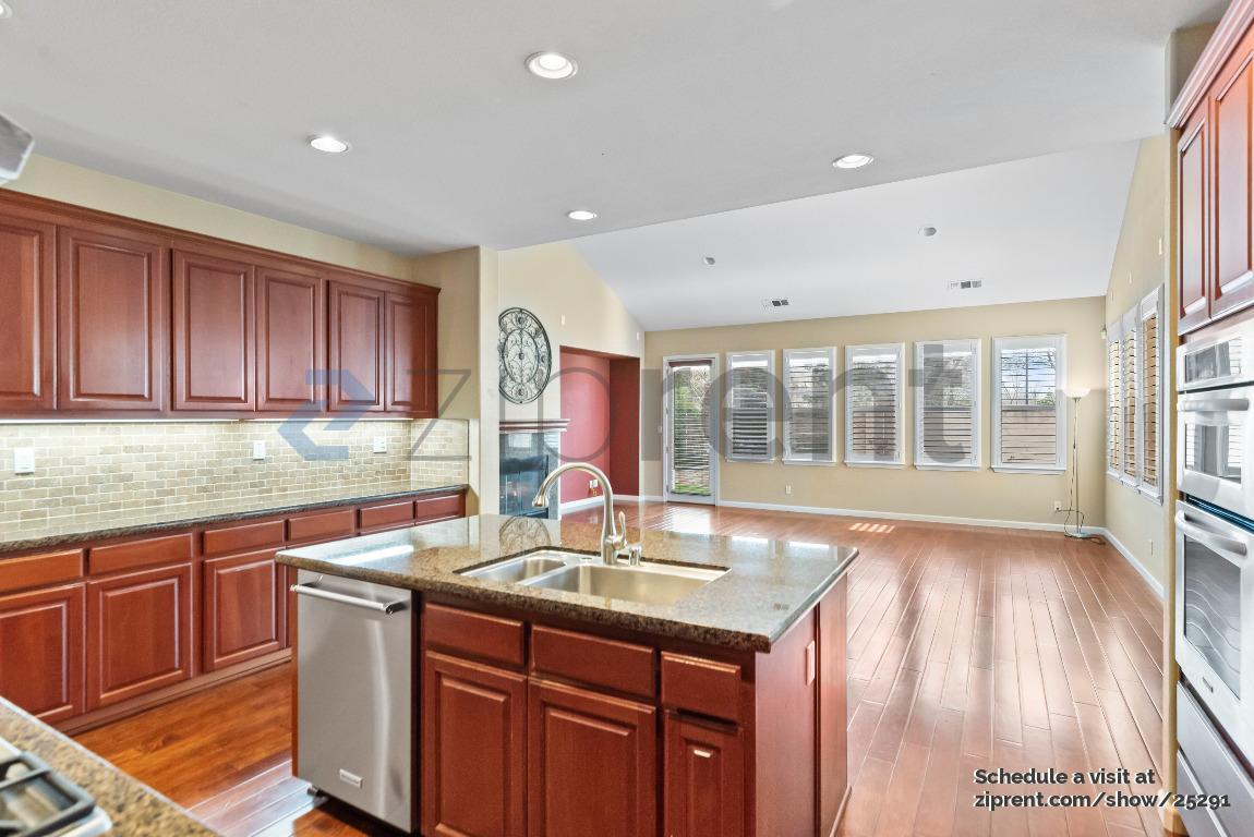 Building Photo - 651 Carrington Ct