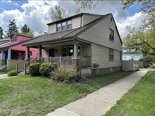 Building Photo - 851 Gardendale.