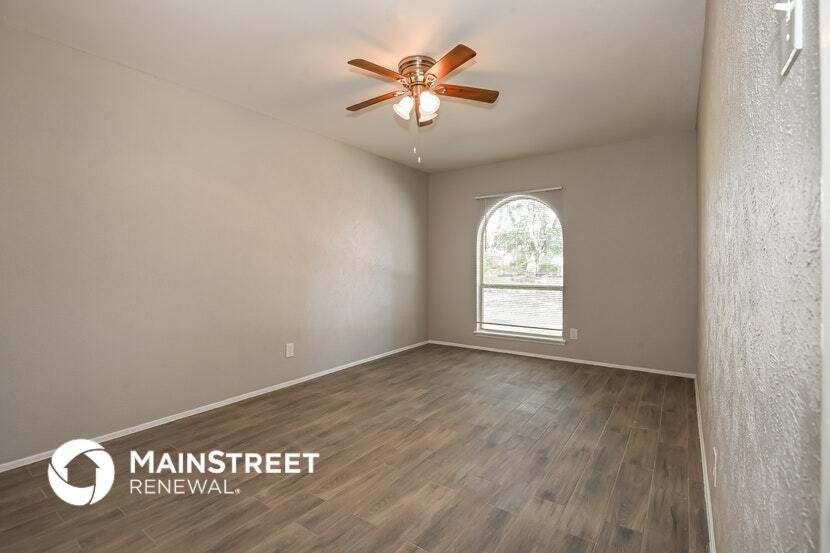 Building Photo - 450 Thistle Dr
