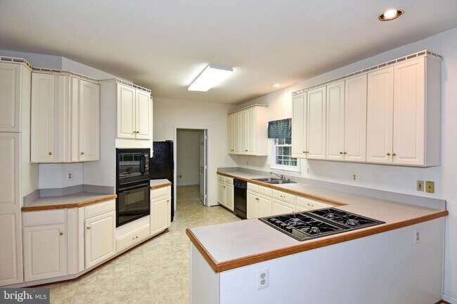 Building Photo - Elegant Brick Colonial on Quiet Cul-de-Sac...