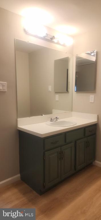 Building Photo - 15 Queen Anne Ct