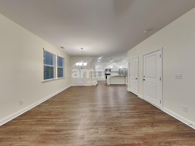 Building Photo - 252 Lake St