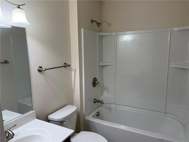 Building Photo - 701 Woodbridge Dr