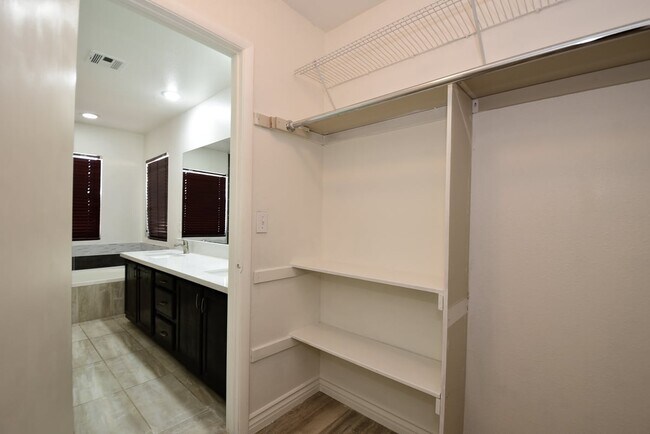 Building Photo - Charming 3-Bedroom, 2.5-Bath Two-Story Home At Smoke Ranch!