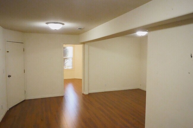 Building Photo - Encinal Avenue