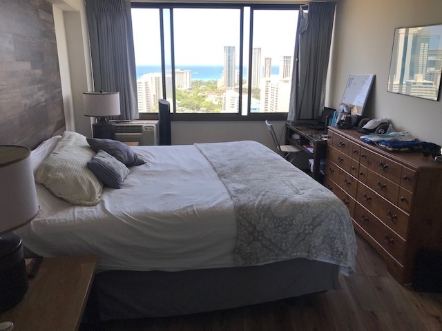Master Bedroom/King Bed - 2333 Kapiolani Blvd
