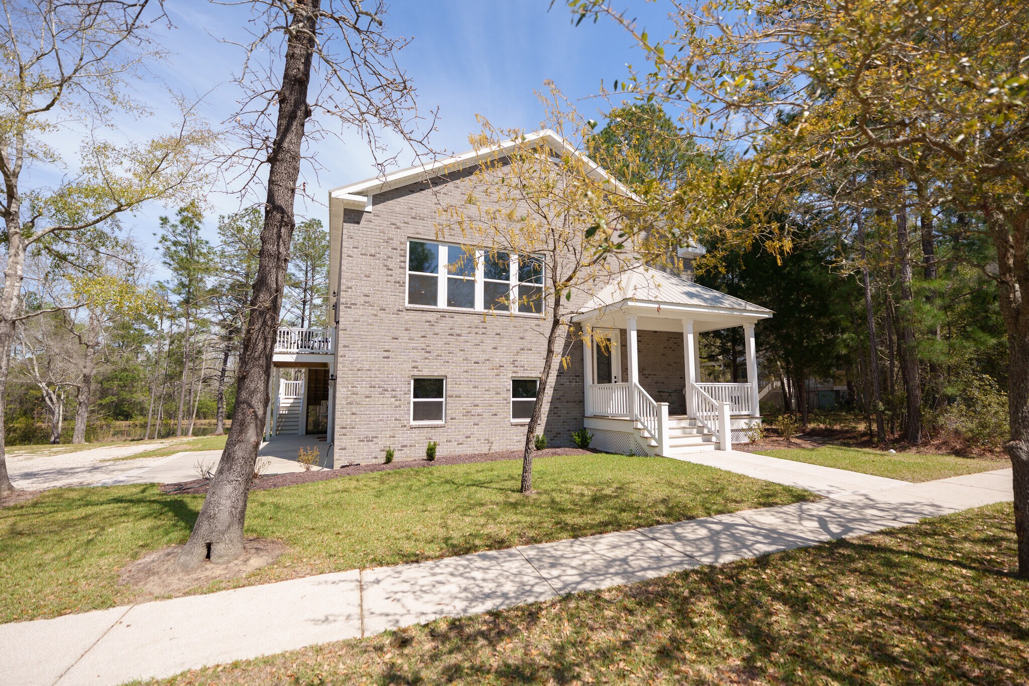 Building Photo - 60 Madison Dr