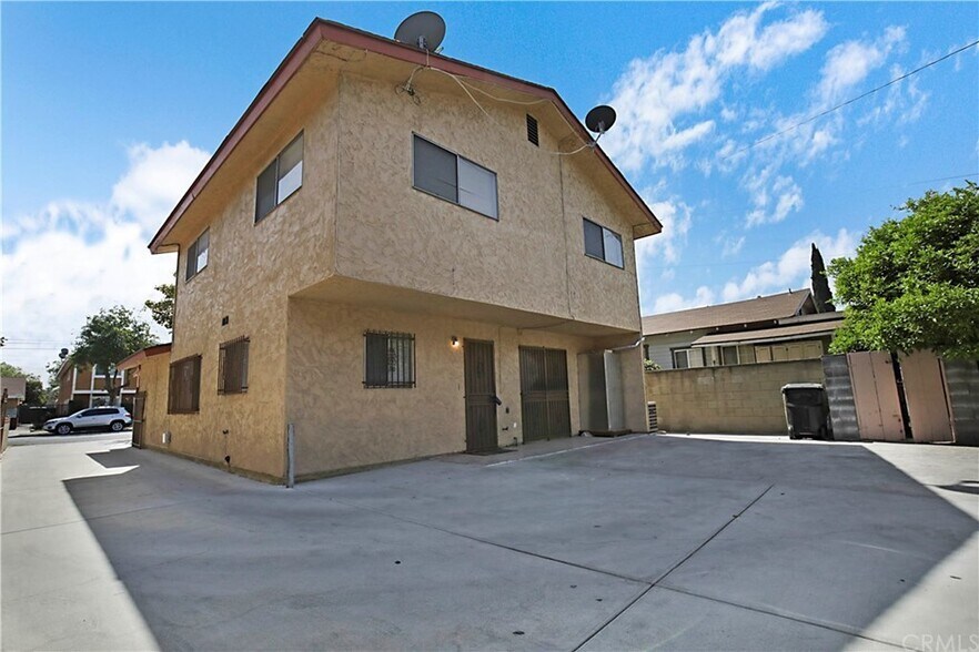 Building Photo - 137 S 5th St