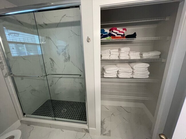 Building Photo - 940 N Kepler Rd