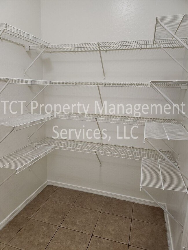 Building Photo - 3 Bedroom/2 Bath Phoenix Home Close to I-10 and 101