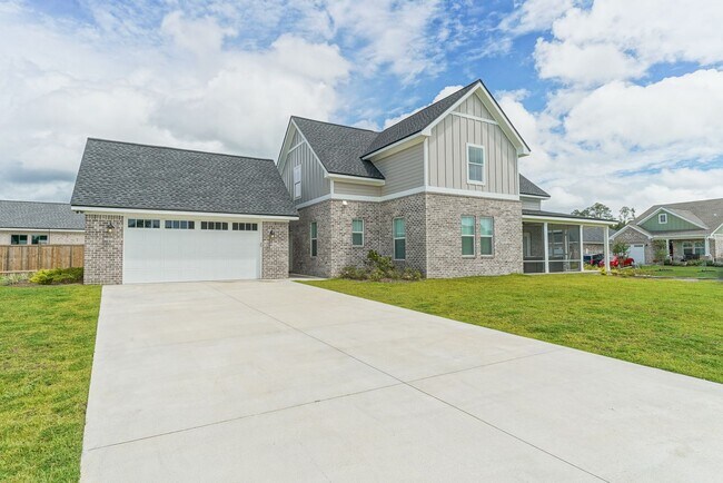 Building Photo - Available end of January in beautiful Summ...