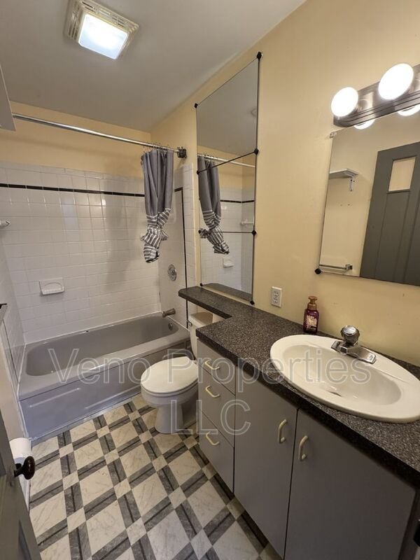 Building Photo - 27 Lilac Ln