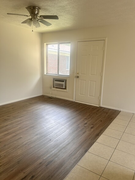 Family Room - 4336 Fair Oaks Rd