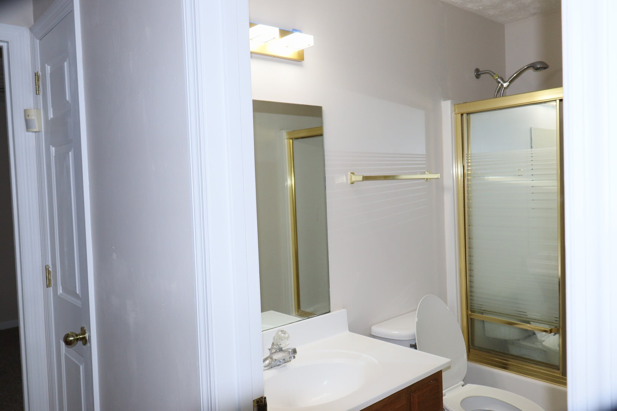 2nd BR - 3924 Calumet Dr