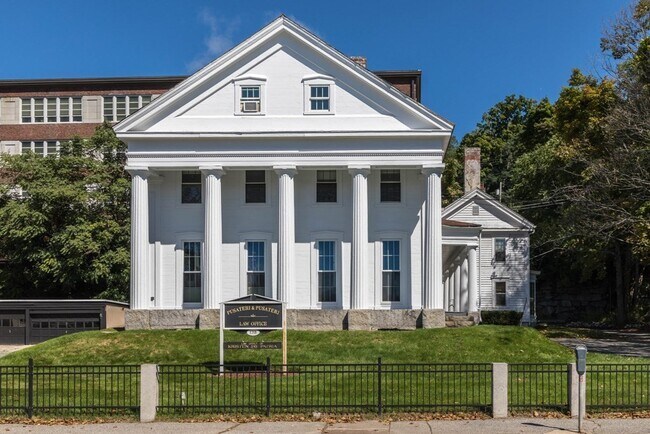 Building Photo - 128 Prichard St