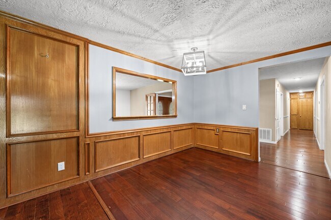 Building Photo - 616 Cannan Dr