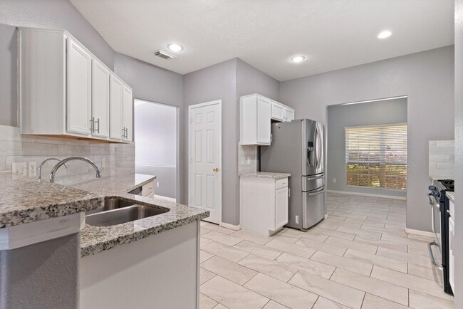 Building Photo - 5038 Forest Hurst Dr