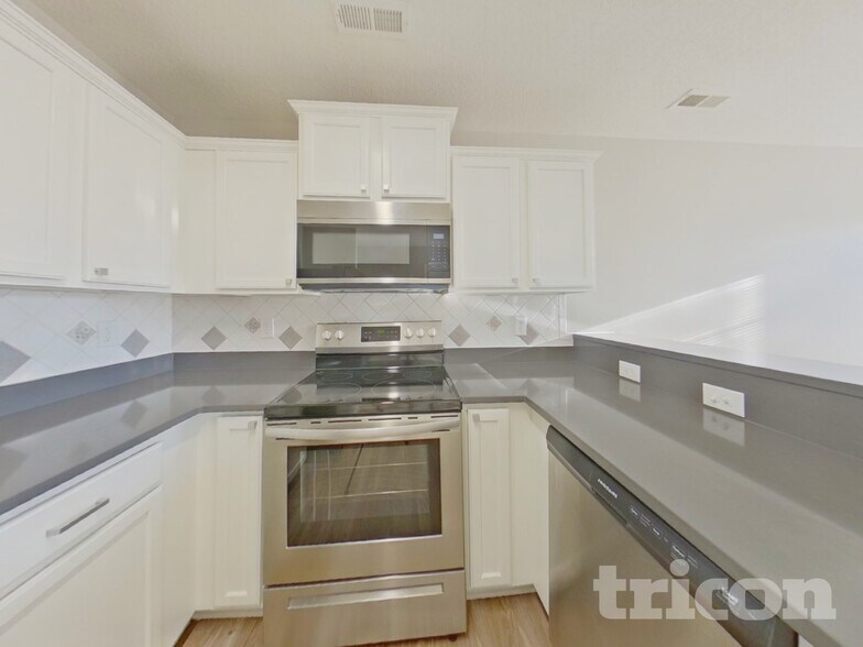 Building Photo - 9245 Simonton Dr