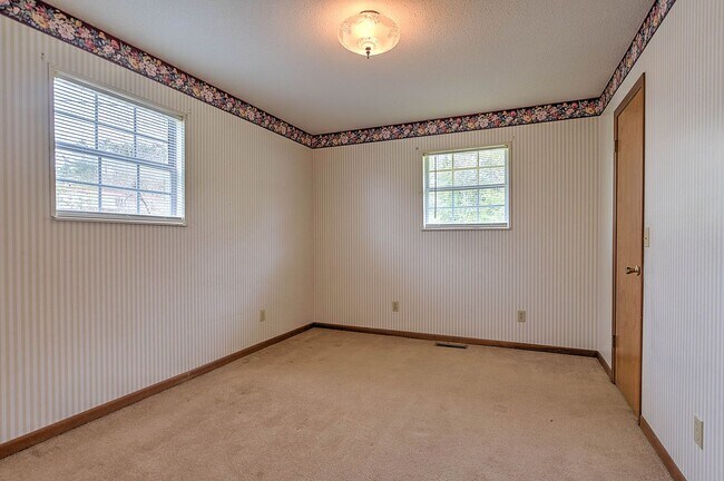 Building Photo - 307 Cypress St