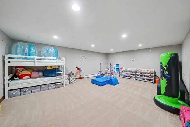 Building Photo - 18145 Bakers Farm Rd