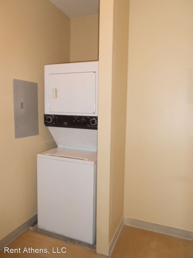 Building Photo - 1 br, 1 bath Apartment - 1570 S. Lumpkin S...