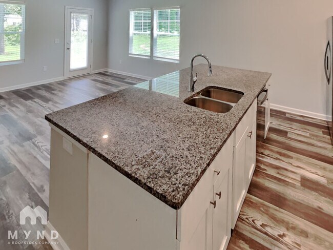 Building Photo - 482 Gray St