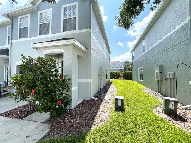 Building Photo - 3/2.5 Townhome in Pinellas Park Available Immediately
