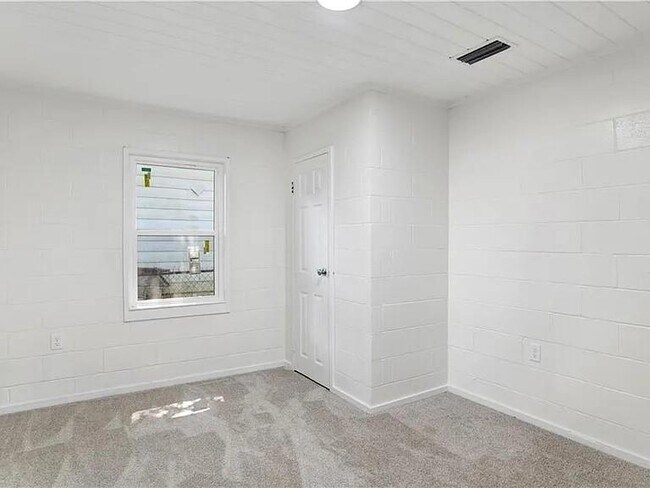 Building Photo - 956 Conti St