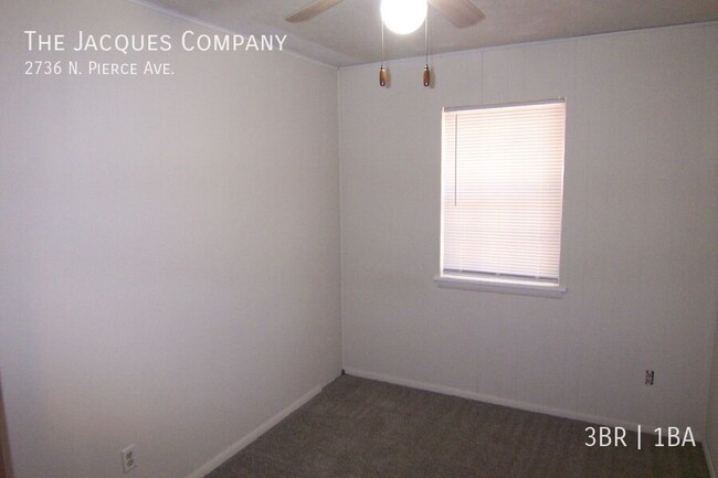 Building Photo - 3 Bedroom 1 Bath 1 Car Garage With Tons of...