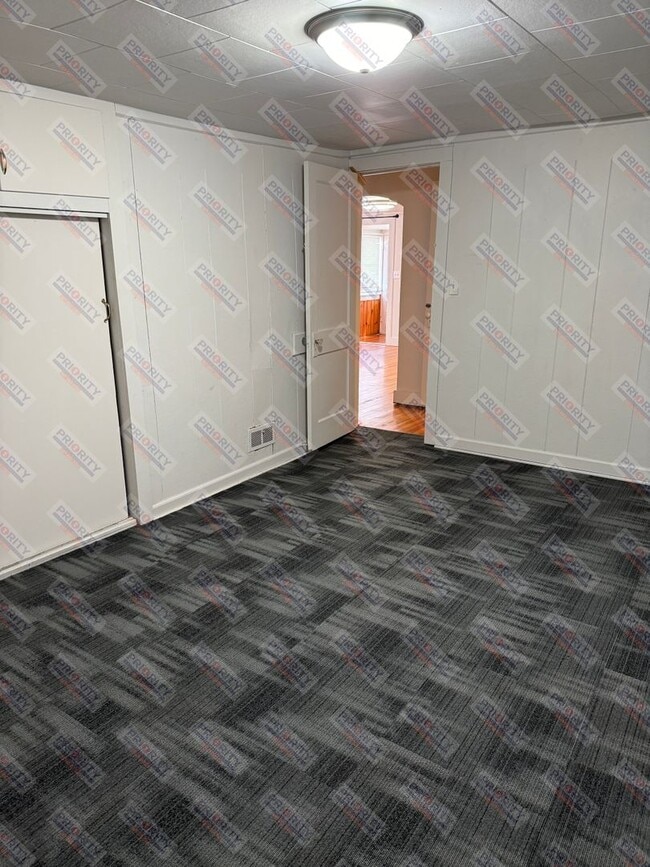 Building Photo - 2 bedroom, 1 bath, 792 sqft single-family house