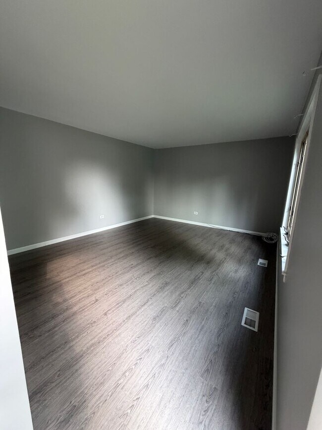 Building Photo - 1811 Hazelwood Dr