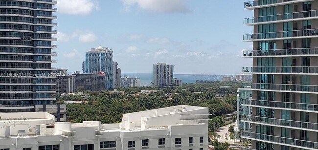 Building Photo - 1100S S Miami Ave