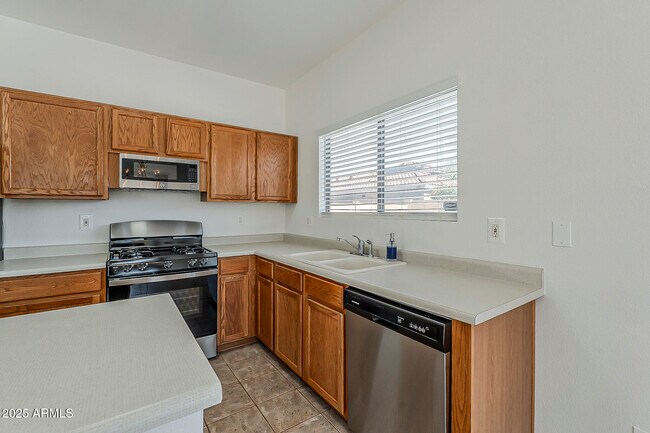 Building Photo - 2286 E Peach Tree Dr