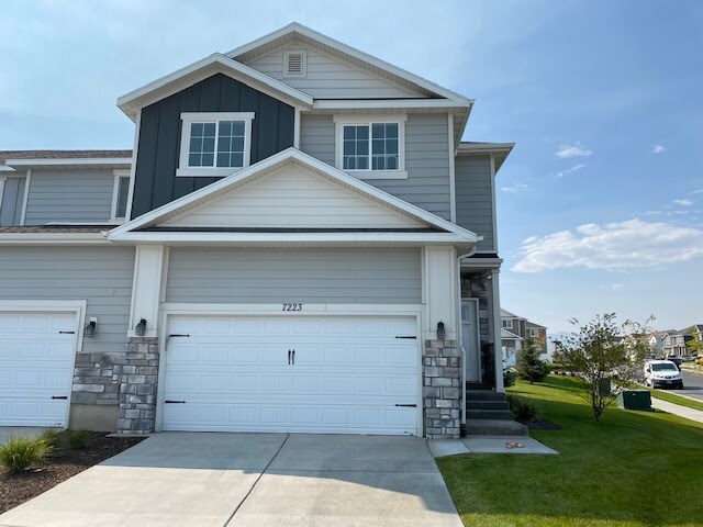 Building Photo - 7244 N Silver Spring Way