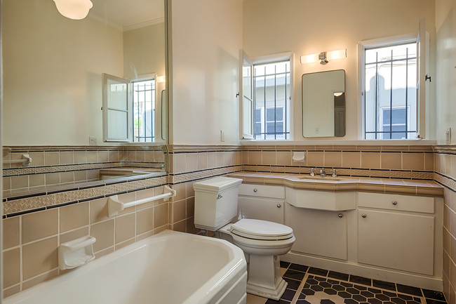 Bathroom - 1246 S La Jolla Ave