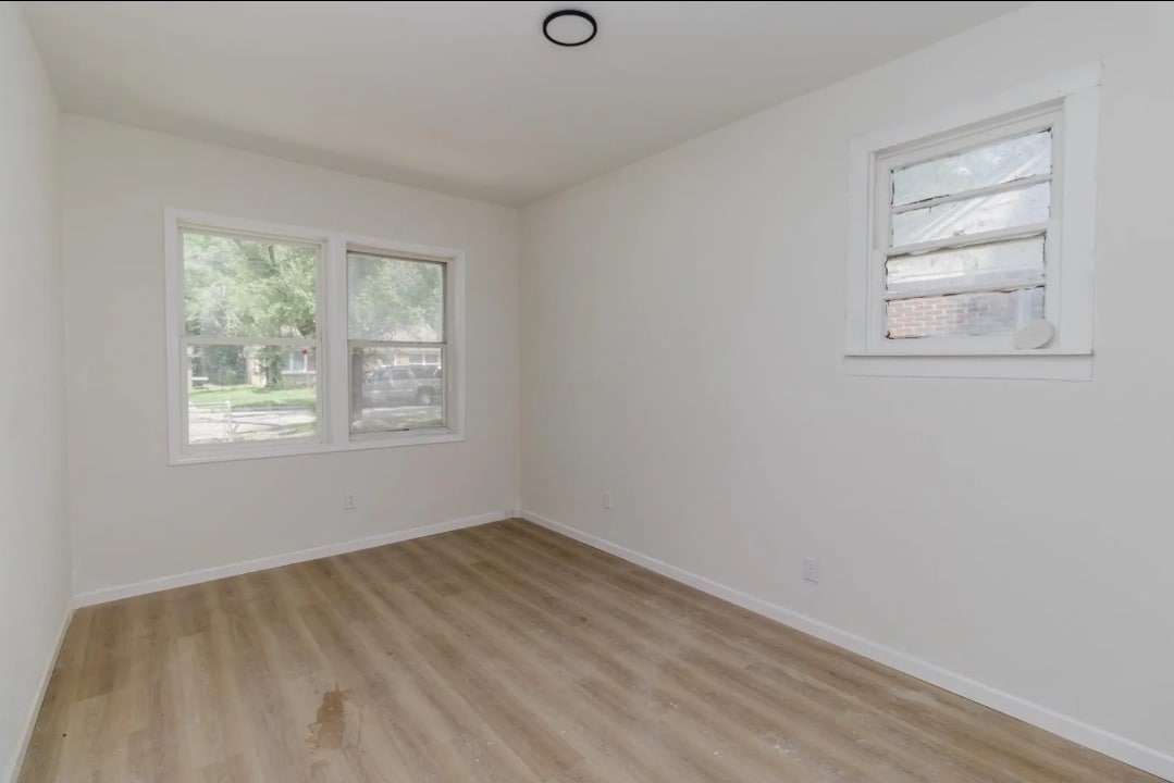 Building Photo - 1018 N Volutsia Ave