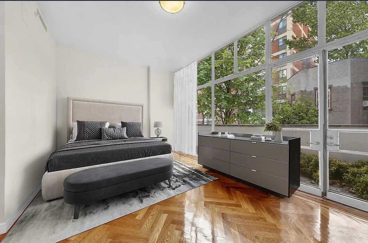 Building Photo - 32 E 74th St