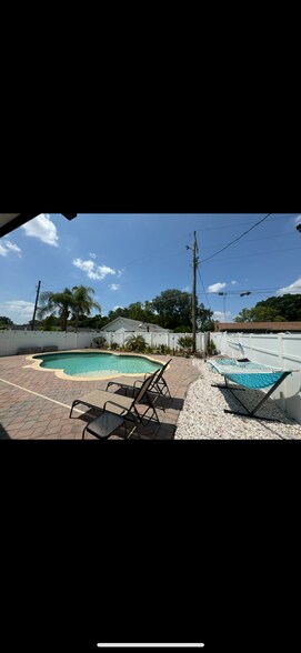 Building Photo - 1200 Oxford Rd