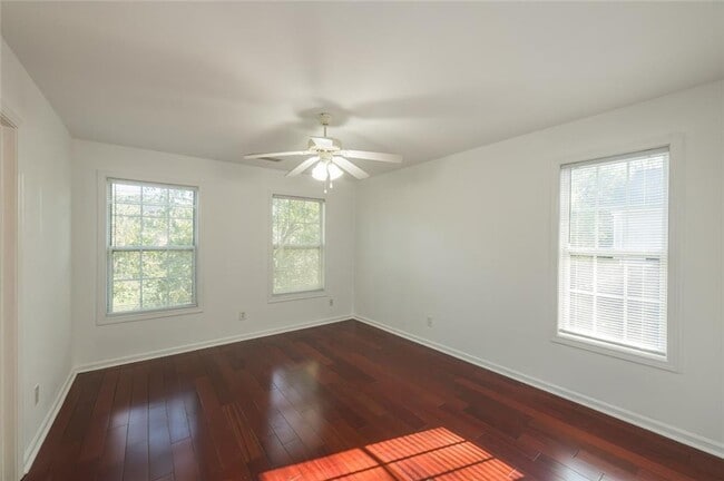 Building Photo - 1331 Memorial Dr SE