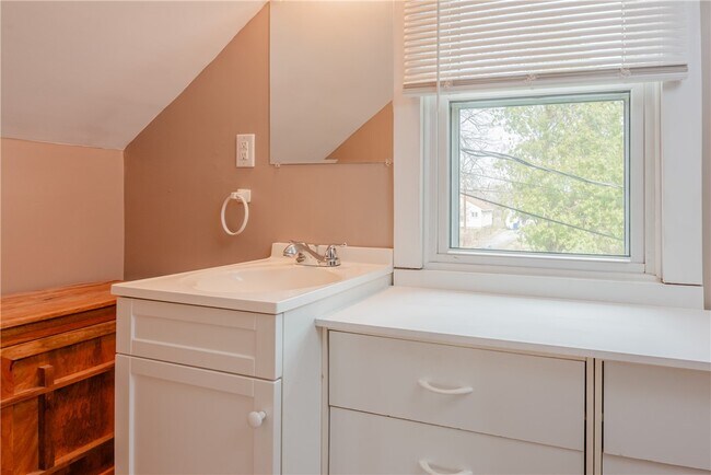 Building Photo - 133 River Meadow Dr