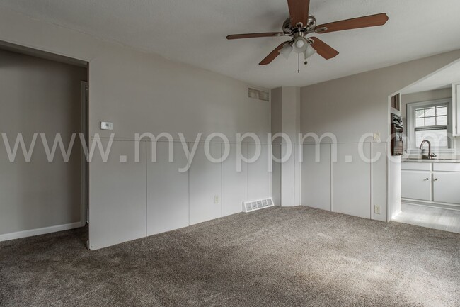Building Photo - 2 Bedroom Home | Near Offutt Air Force Base