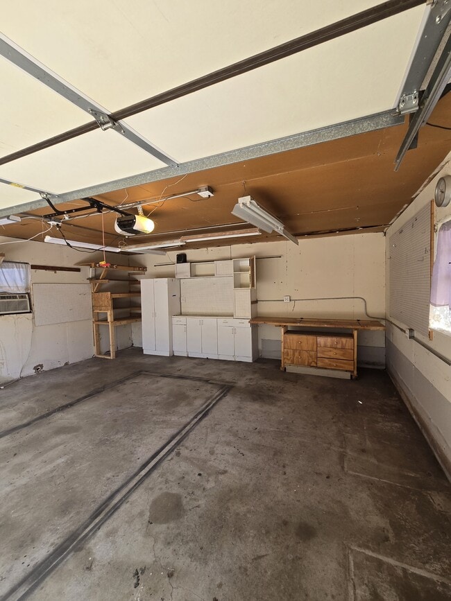 Building Photo - 902 N Colorado St