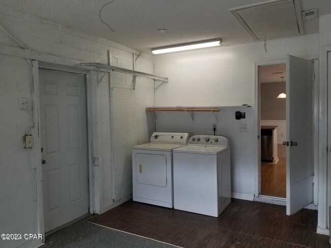 Building Photo - 202 Castile Cir