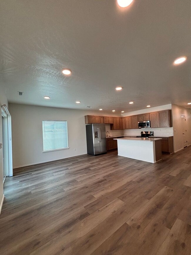 Building Photo - 3 Bedroom 2.5 Bathroom Townhome