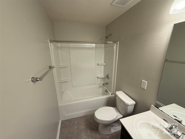 Building Photo - 15124 Evergreen House Dr