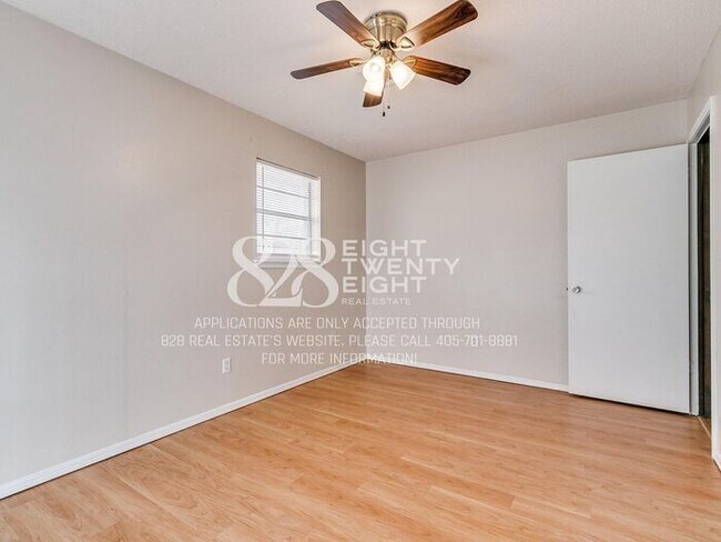 Building Photo - Midwest City 3 Bed/2 Bath House with Attached Two-Car Garage!