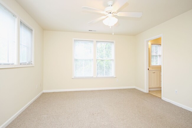 Building Photo - End-Unit Melbourne Park Townhome