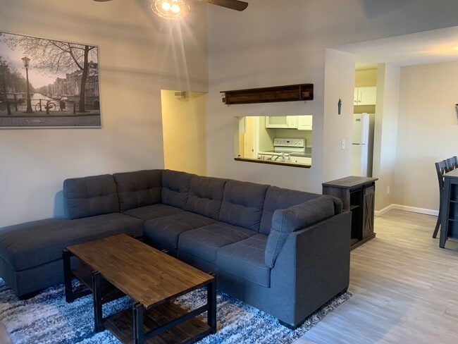 Building Photo - Low Maintenance Ranch Condo