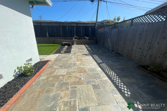 Building Photo - Fully Remodeled 3 Bedroom Home in Sunshine...